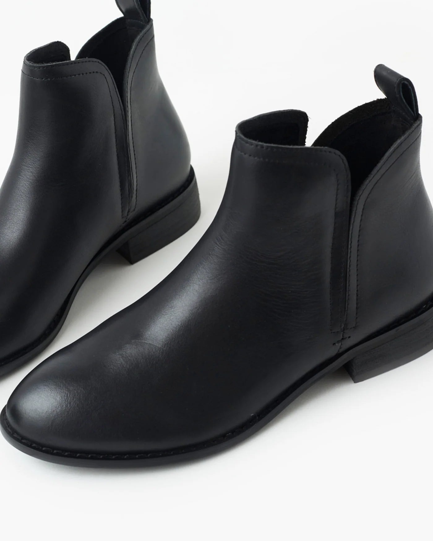 Walnut Melbourne - Douglas Leather Boot - Black