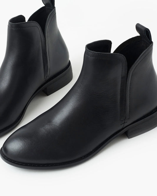Walnut Melbourne - Douglas Leather Boot - Black
